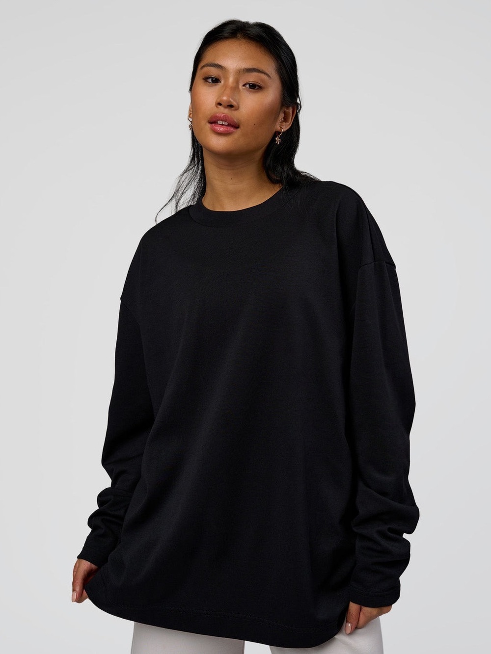 Classic Black Crewneck Sweatshirt - Women's Relaxed Fit